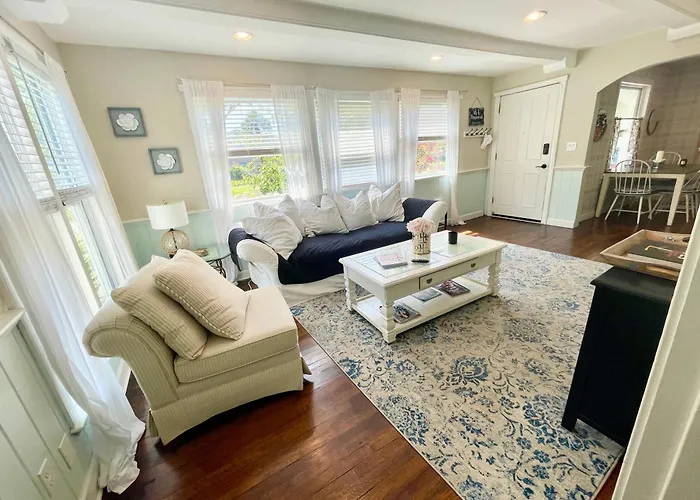 Cozy Sanctuary Minutes From The Bay And Beaches
