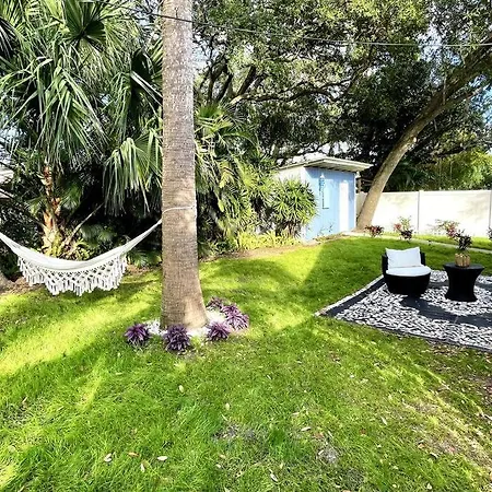 Cozy Sanctuary Minutes From The Bay And Beaches Tampa Exterior photo