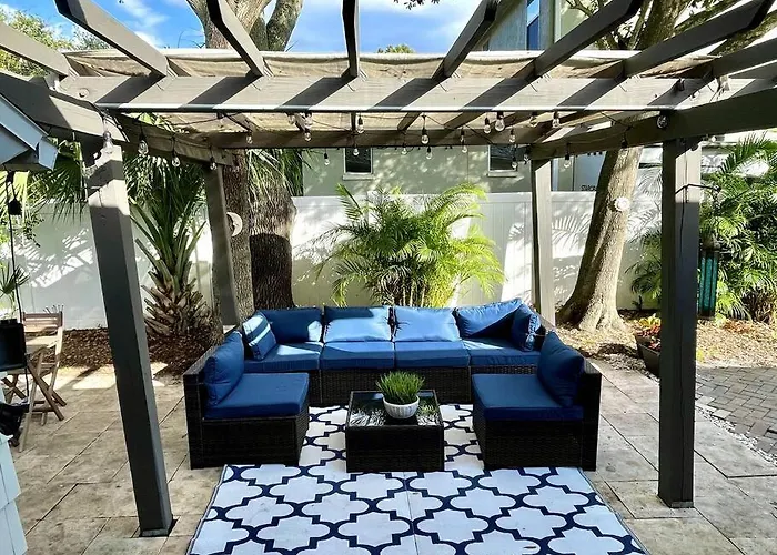 Cozy Sanctuary Minutes From The Bay And Beaches
