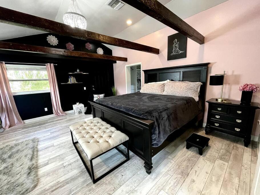 Cozy Sanctuary Minutes From The Bay And Beaches Holiday home *