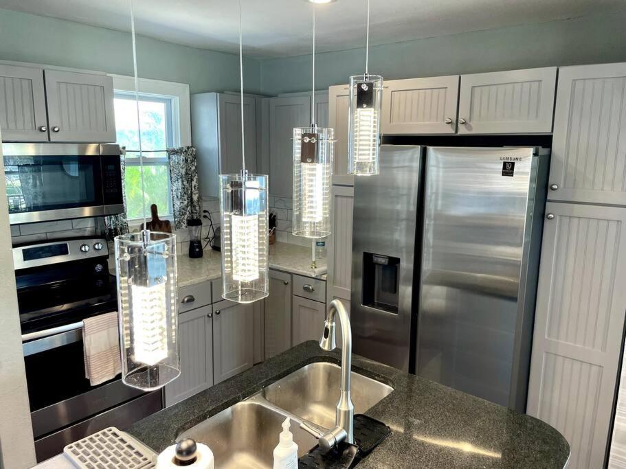 Cozy Sanctuary Minutes From The Bay And Beaches Holiday home *