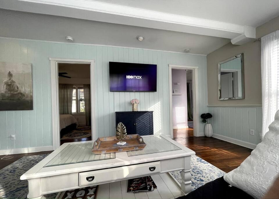 Cozy Sanctuary Minutes From The Bay And Beaches Holiday home
