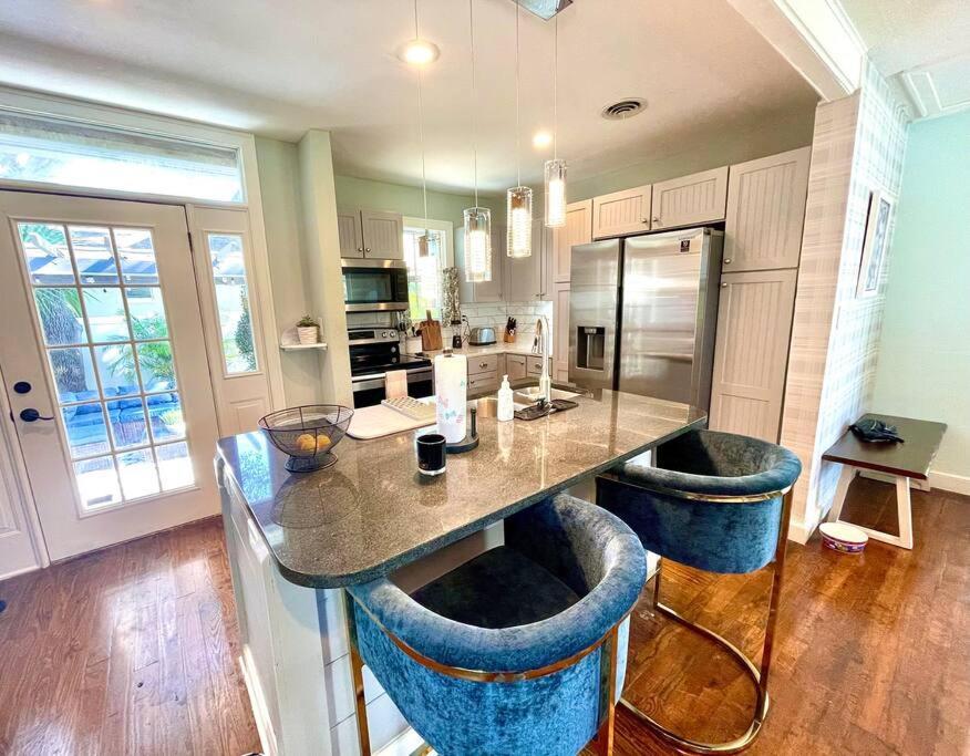Cozy Sanctuary Minutes From The Bay And Beaches Holiday home Tampa
