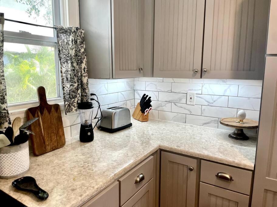 Cozy Sanctuary Minutes From The Bay And Beaches Holiday home *