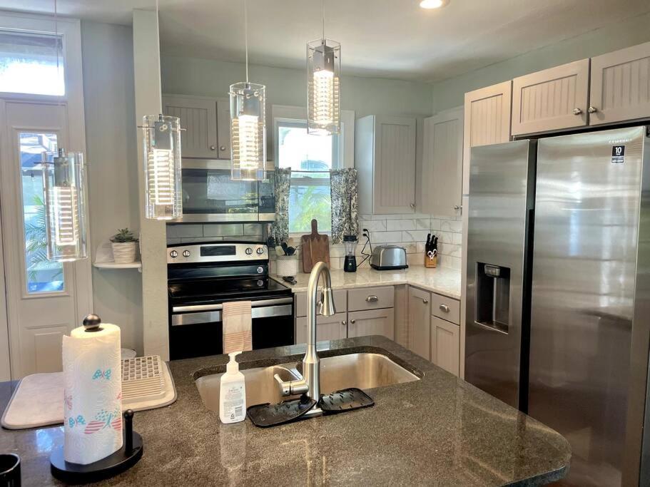 Cozy Sanctuary Minutes From The Bay And Beaches *