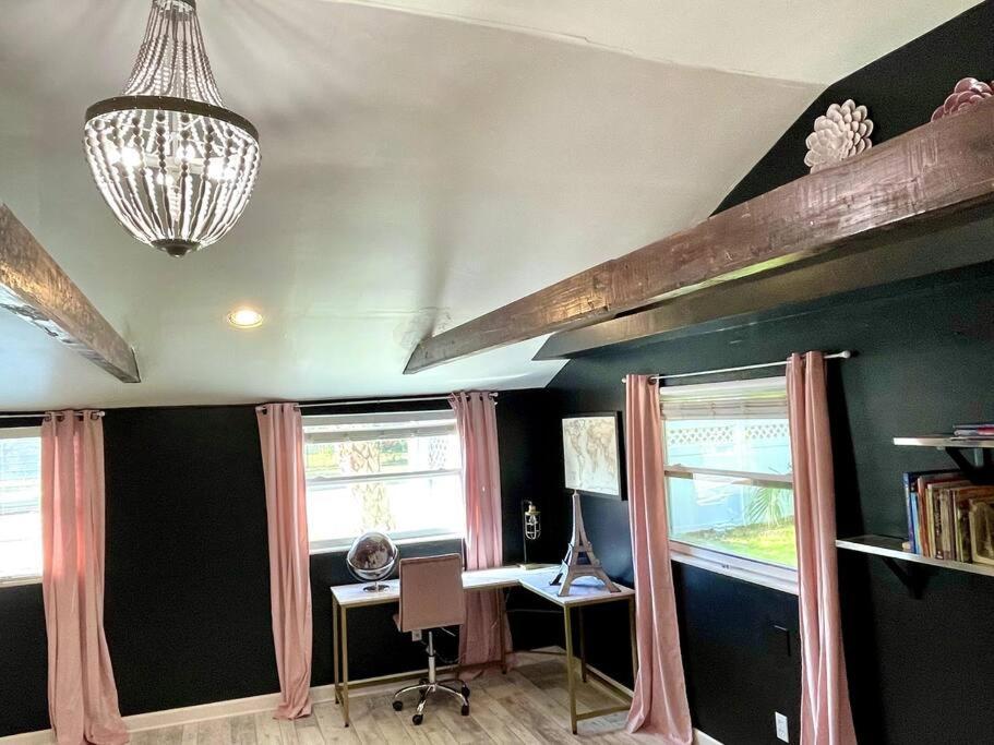 Cozy Sanctuary Minutes From The Bay And Beaches